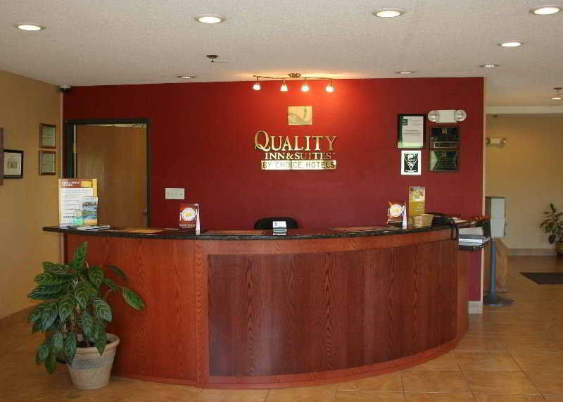 Quality Inn & Suites Меномони Интерьер фото